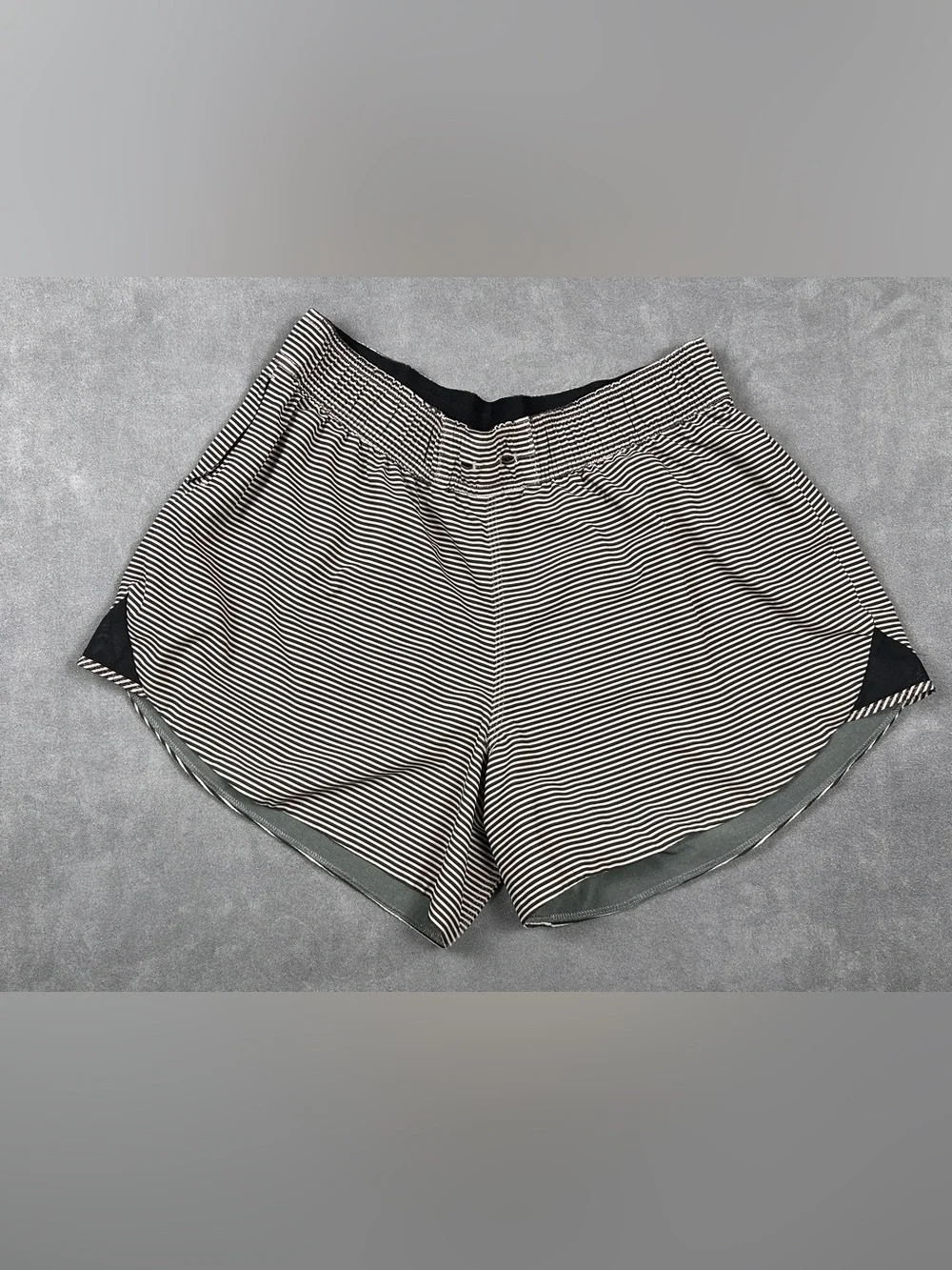 Lululemon Go The Distance Reversible Shorts Stripe Mink Berry Gray 10